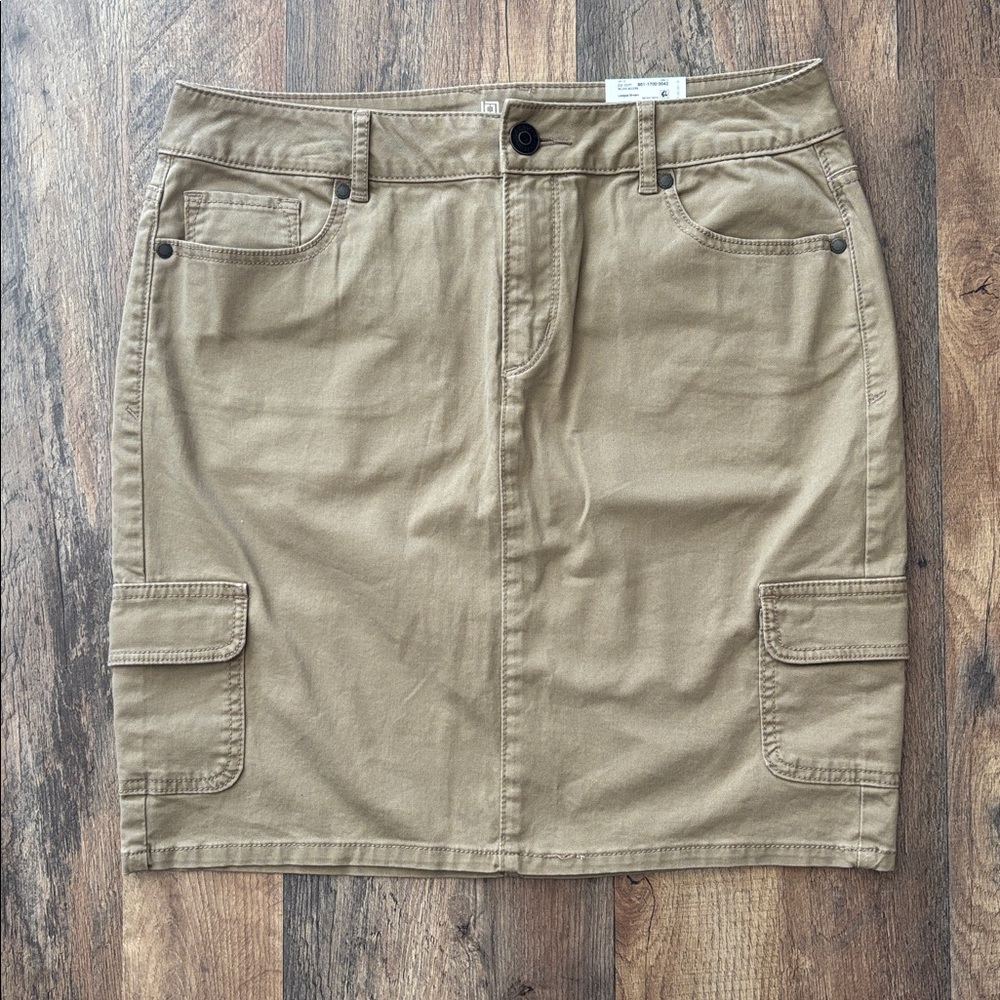 Liz Claiborne Tan Khaki Cargo Mini Skirt New with tags size 8